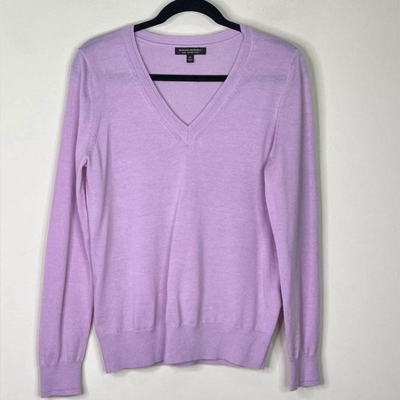 NWOT Merino wool v neck sweater, Banana republic, lavender, lilac, purple - Picture 5 of 6
